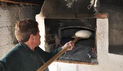 Tuili - Sig. Maria durante la cottura de su “Pai Arrubiu”  una sorta di piccolo civraxiu fatto con l’uvetta, prodotto tipico di Tuili