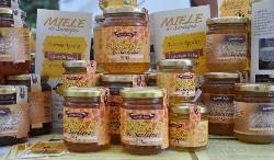 diverse categorie di miele dell'azienda apistica Saba Giorgio di Gonnosfanadiga