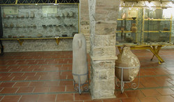 Interno del museo civico archeologico di Villanovaforru