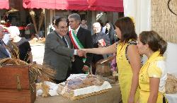 Il Presidente della Provincia Fulvio Tocco incontra gli espositori alla Festa del Pane a Gonnosfanadiga
