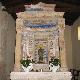 Altare in pietra scolpita della chiesa di San Domino a Genuri