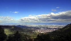 Veduta panoramica di guspini e della pianura del Campidano