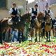 Prozession zu Pferde entlang der Straßen von Serramanna