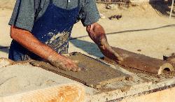 Traditional tiles manufacturing, an ancient trade typical of Segariu